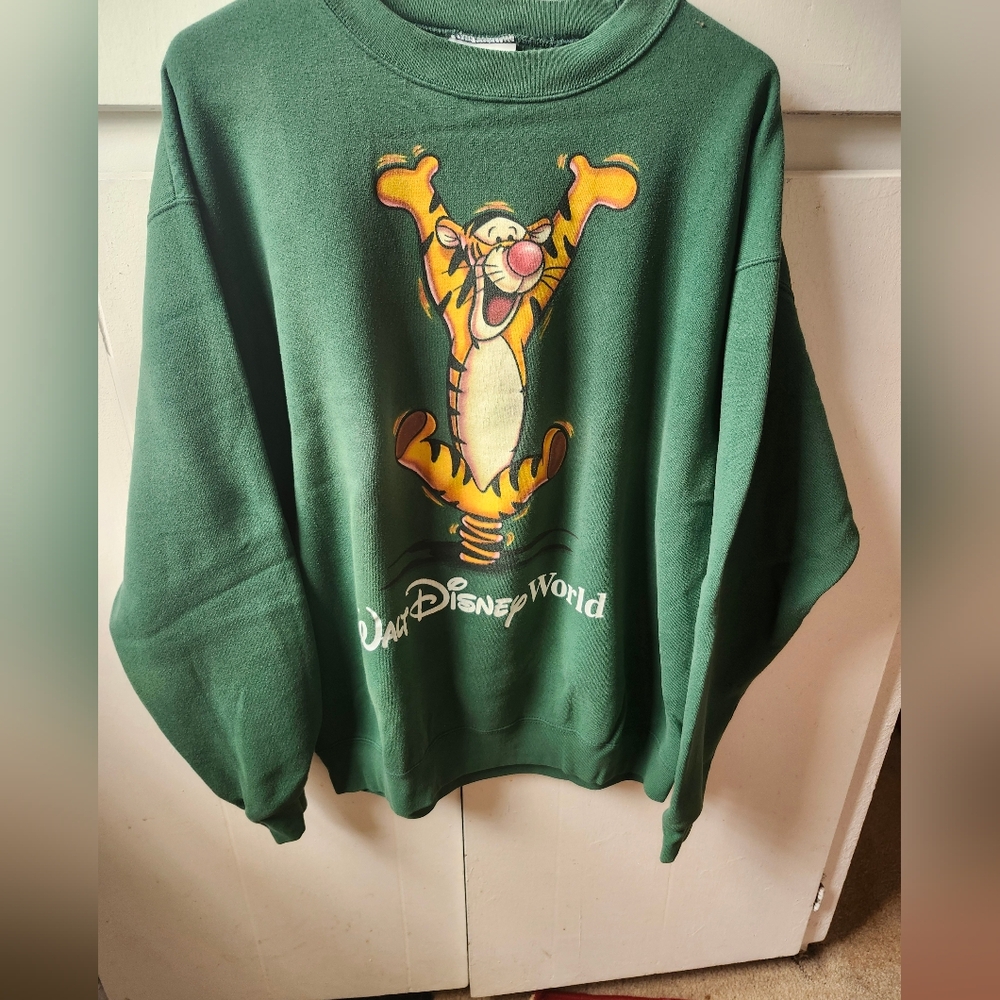 Green Tigger Graphic Unisex Sweatshirt L WDW Shop - Picture 2 of 8